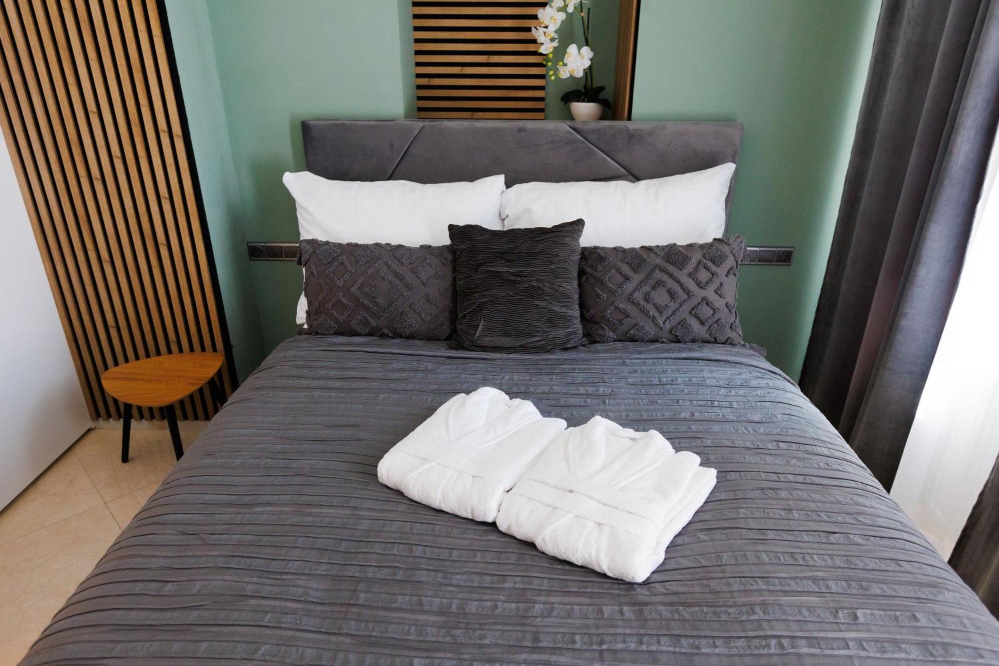 Leo Apartment Suite & Private Spa Zone - Old City Bratislava Exterior foto